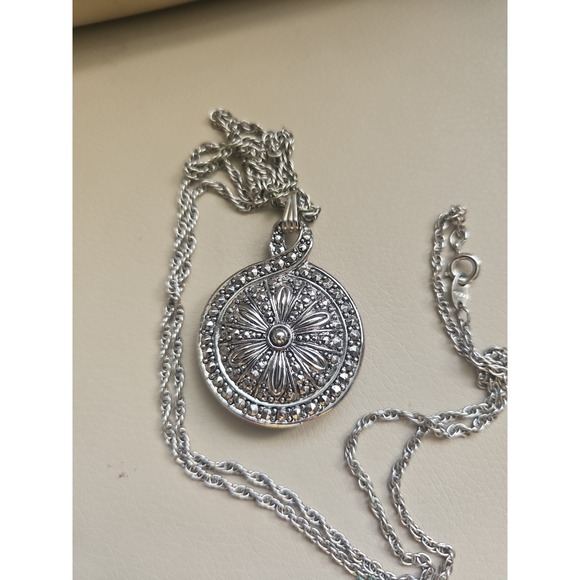 Avon Faux Pearl Reversible Necklace 18" Long W/ Chain And Pendant - Picture 5 of 5